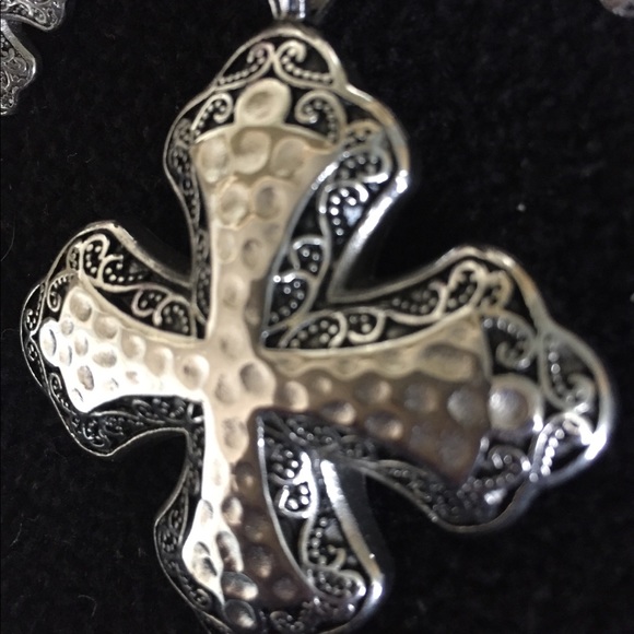 BEAUTIFUL CROSS PENDANT AND EARRINGS SET! - Picture 4 of 7